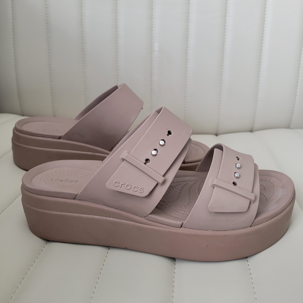 Crocs Brooklyn Buckle, Latte - Picture 2 of 14